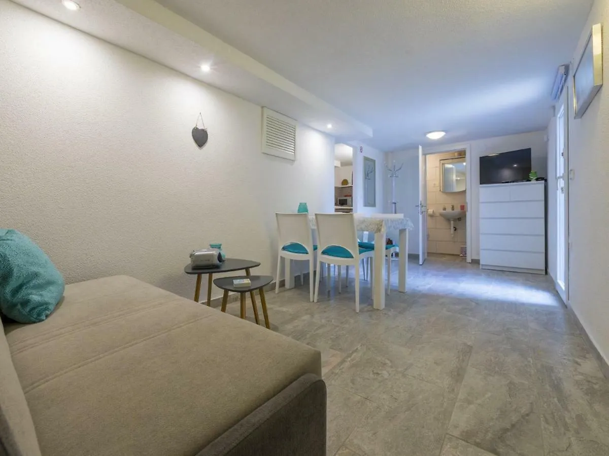 Apartment Weiny Crikvenica 0*,